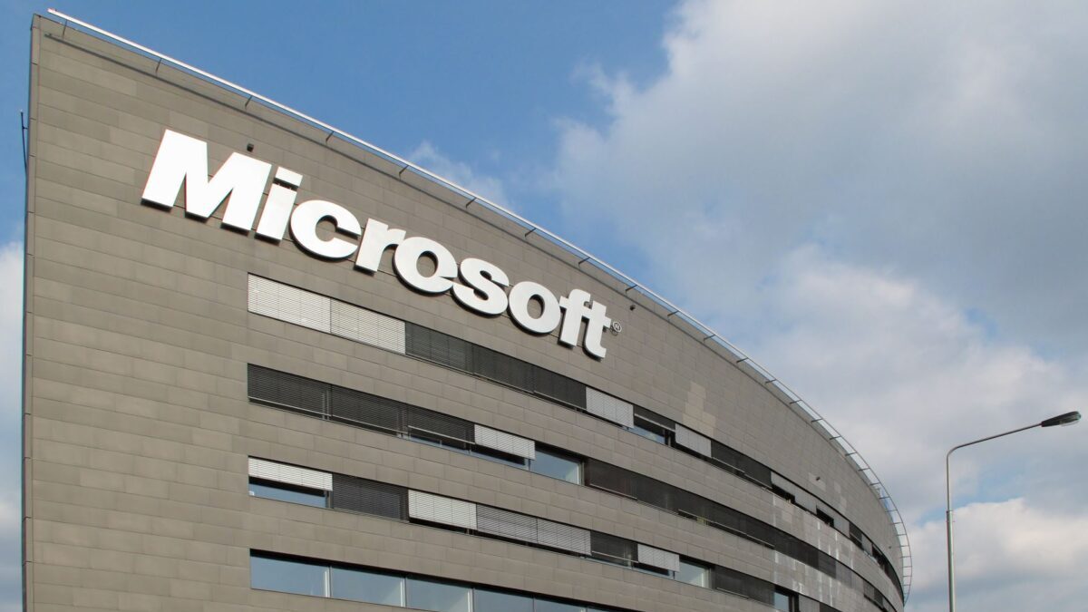 Microsoft zwalnia 7800 pracowników. Co dalej z firmą?