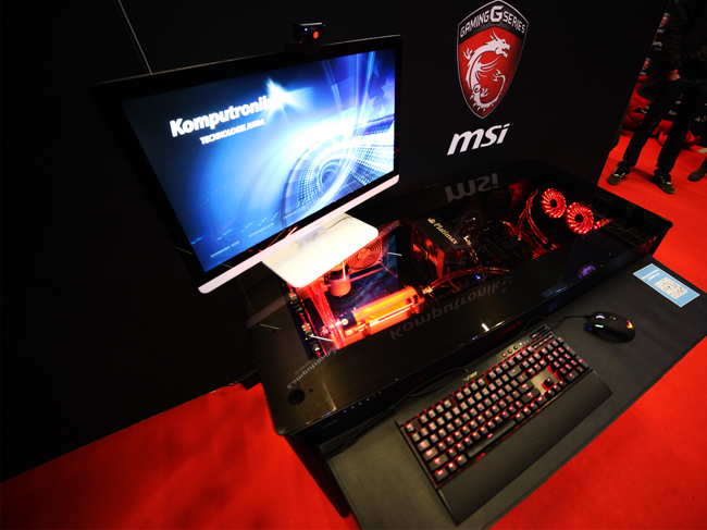 Komputer do gier – Infinity Desk WC004. Jest wielkości biurka!