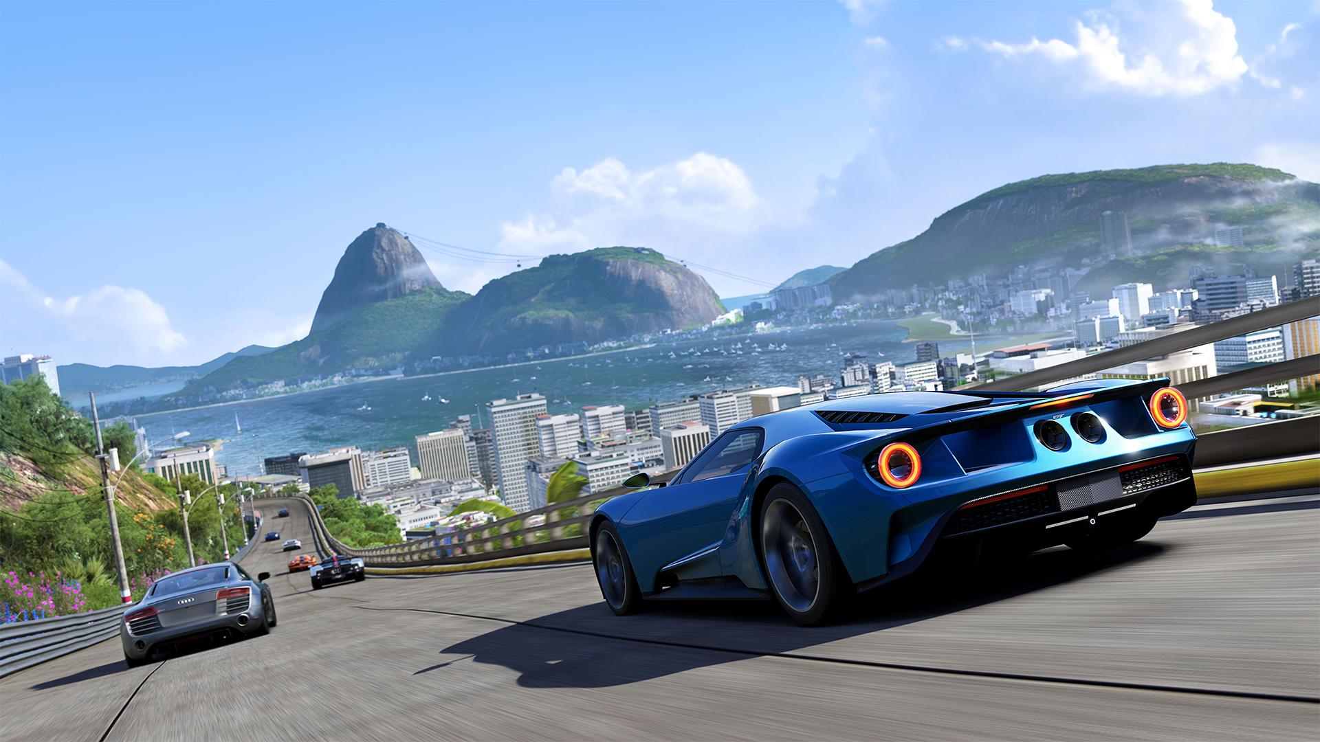 Gameplay z Forza Motorsport 6 na trzech monitorach