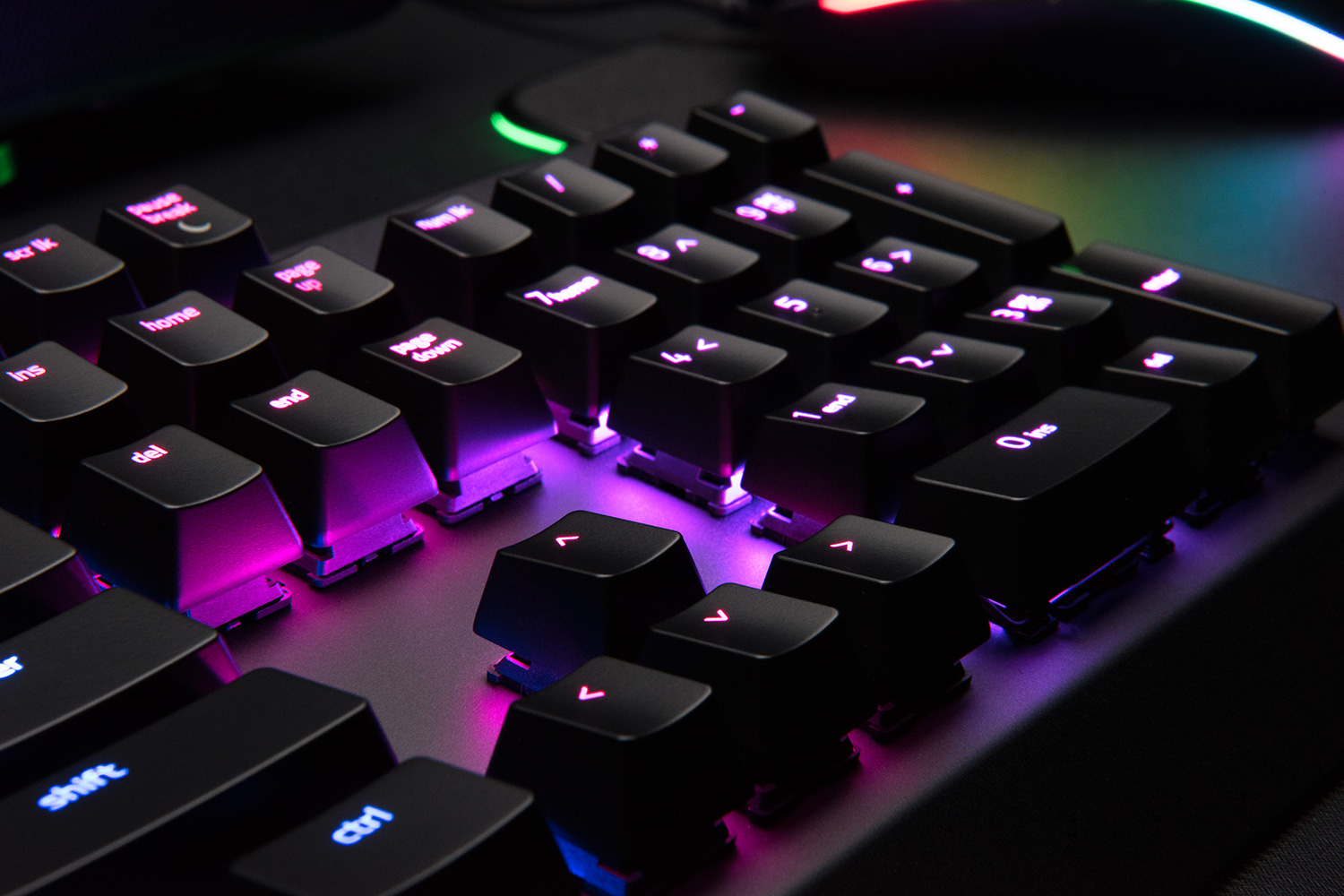 razer-blackwidow-x-chroma-lifestyle-4