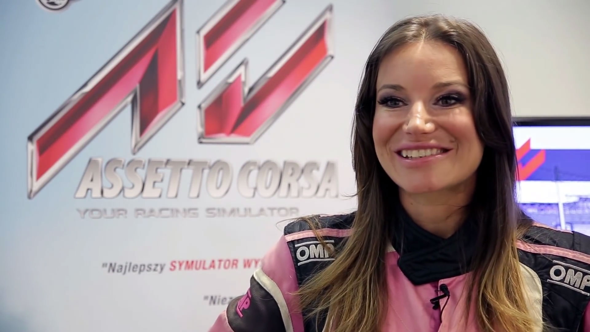 Karolina Pilarczyk „Polish Drift Girl” gra w Assetto Corsa i opowiada o całowaniu ściany
