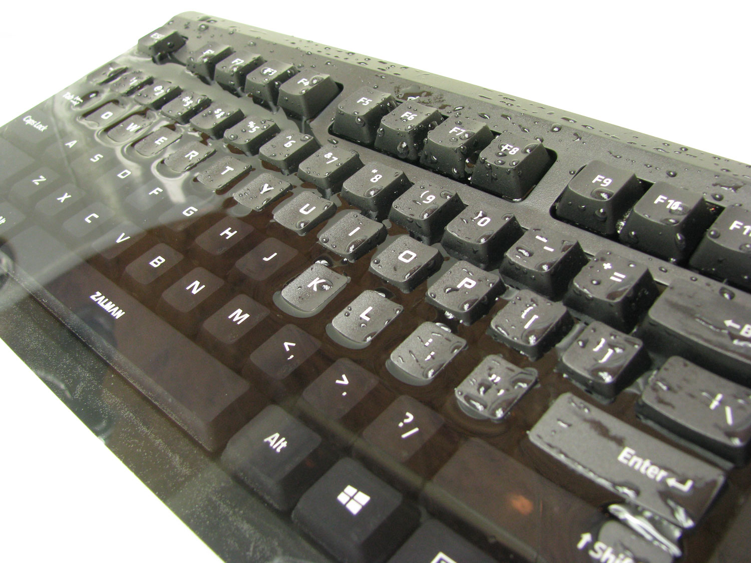 Zalman ZM-K650WP rzeczywiście jest w pełni wodoodporny.