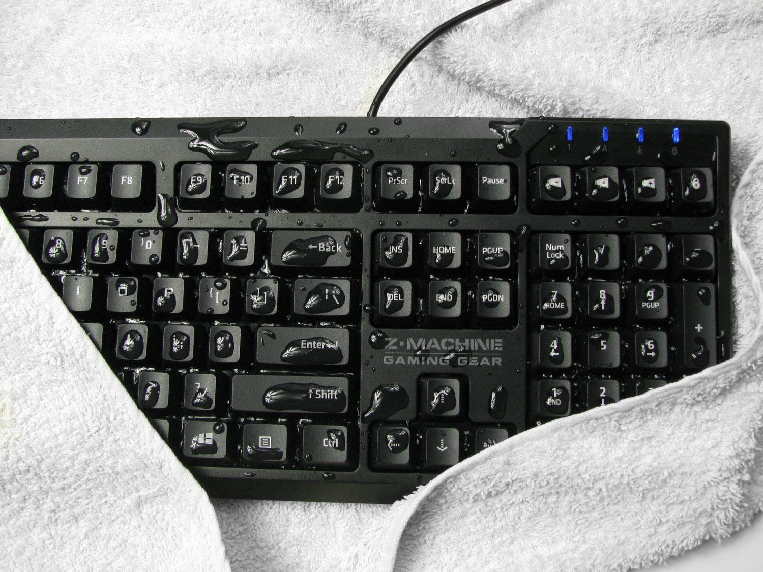 Zalman ZM-K650WP odpoczywa po relaksującej kąpieli.