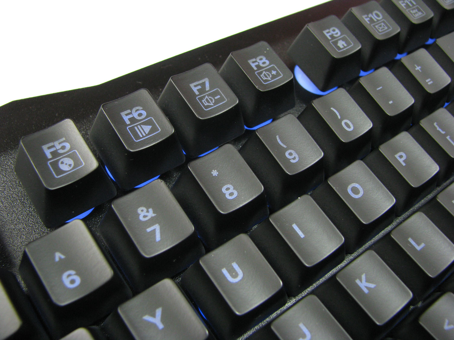 Sharkoon Shark Zone K20 posiada współdzielone przyciski multimedialne.