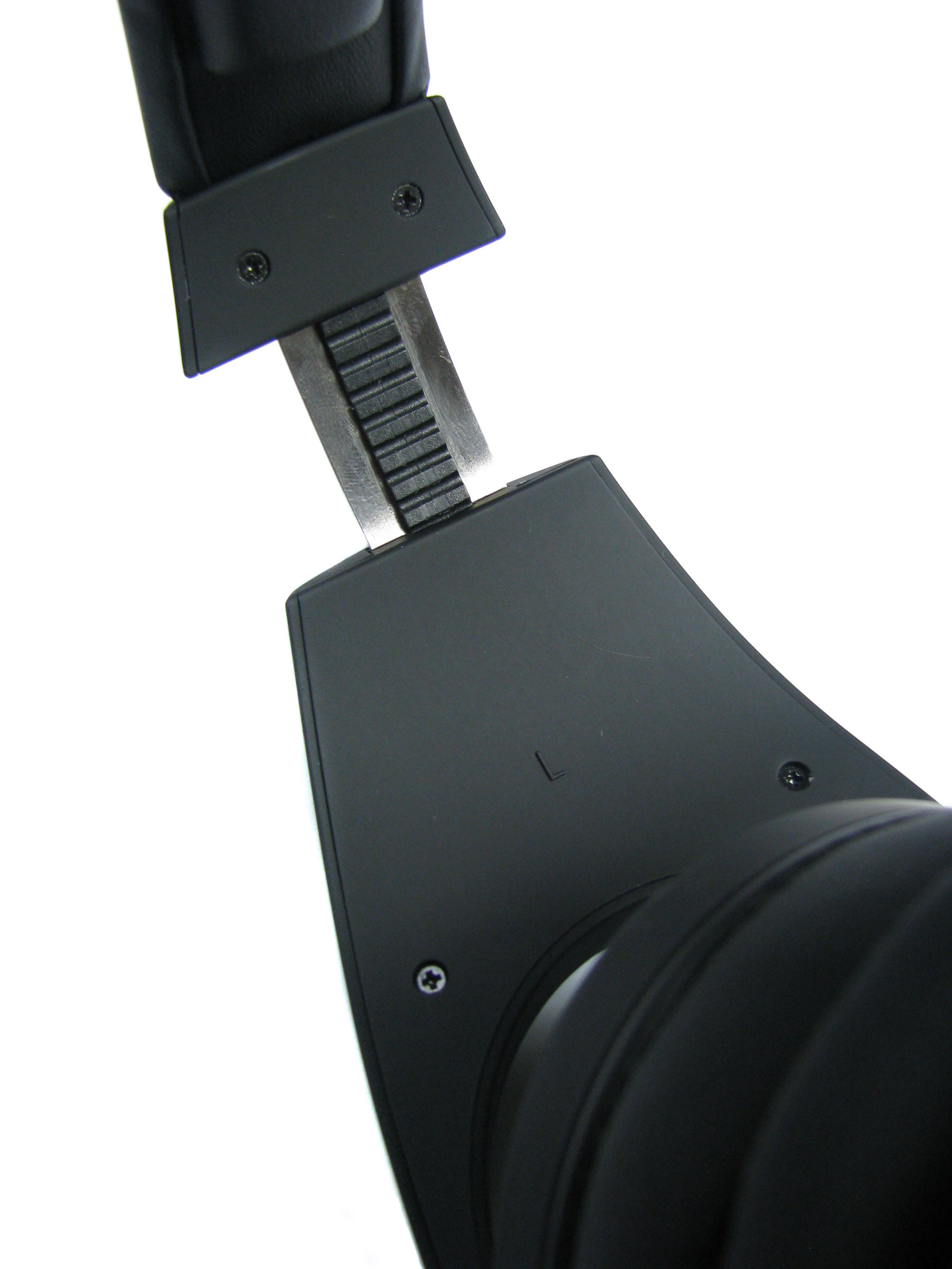 Regulacja wysokości słuchawek jest prosta i szybka.