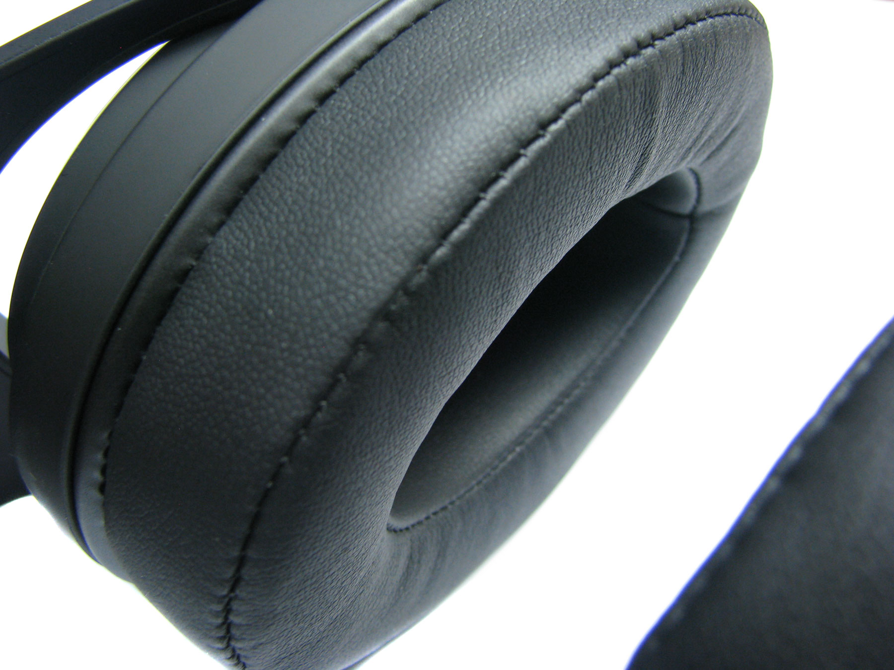 Ozone Ekho H80 RGB dostarcza naprawdę mocnych wrażeń podczas grania.