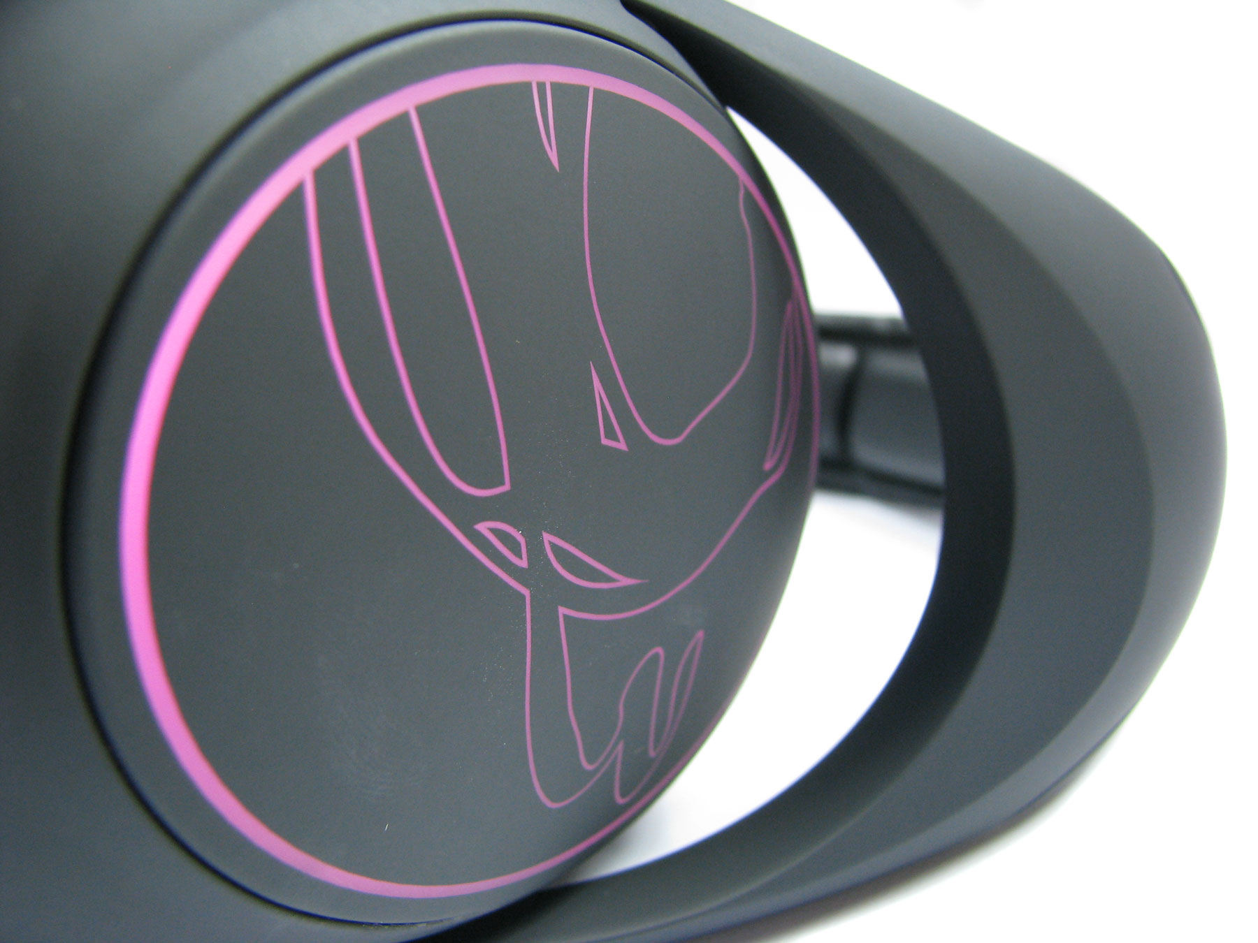 Słuchawki Ozone Ekho H80 RGB zdały egzamin niemal na piątkę.