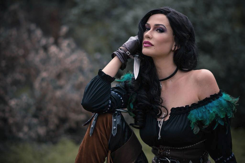 Wiedźmin 3 inspiruje – Tahnee Harrison jako ponętna Yennefer