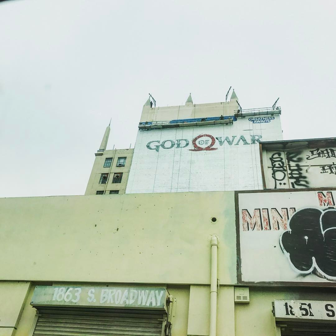 Ten billboard w Los Angeles nie pozostawia złudzeń co do planów Sony