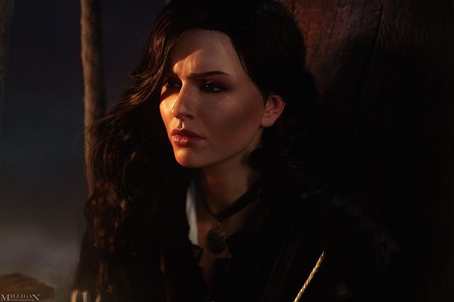 Perfekcyjny cosplay Yennefer z Wiedźmina