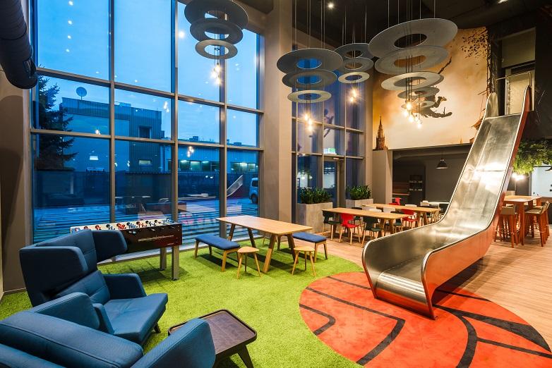 Tak się pracuje w Techlandzie. Zjeżdżalnia, hamaki, prywatne kino i siłownia