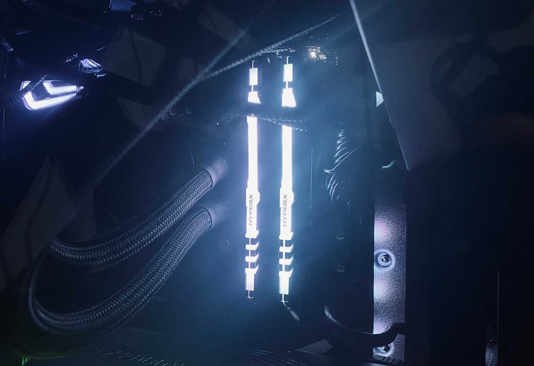 Czy kupowanie drogich i szybkich pamięci RAM do grania ma sens?