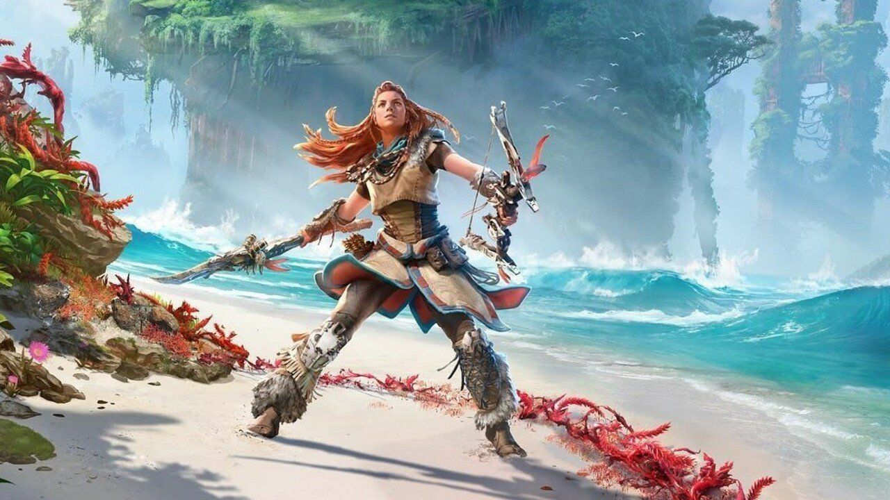 Horizon Forbidden West od PlayStation - Aloy na plaży z bronią
