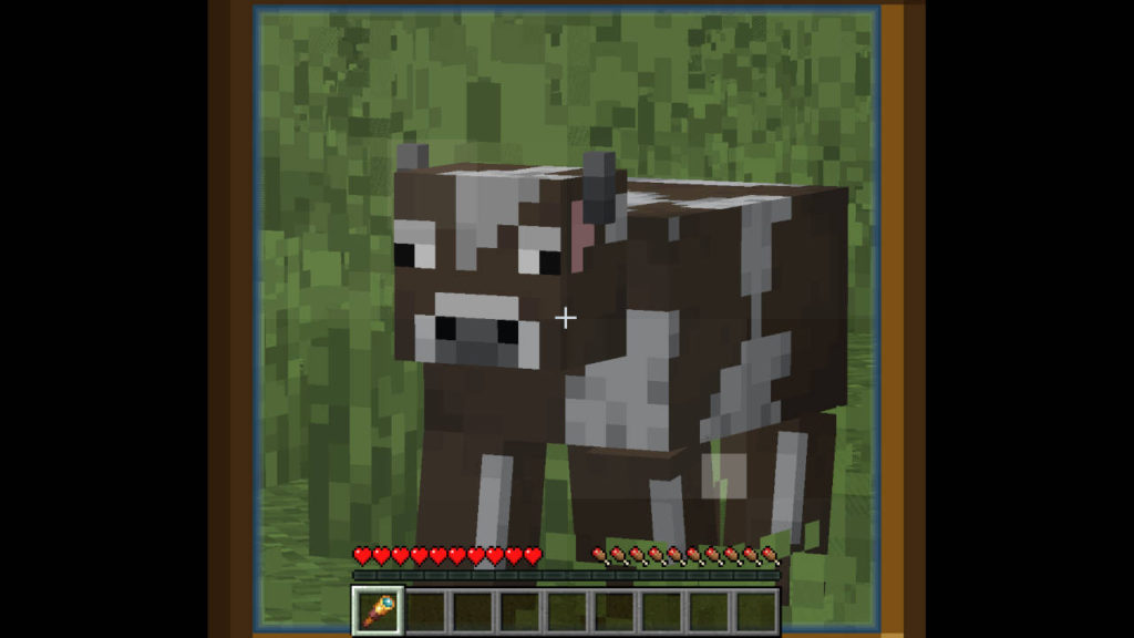 Miedź w Minecraft - gracz patrzy przez lunetę na krowę