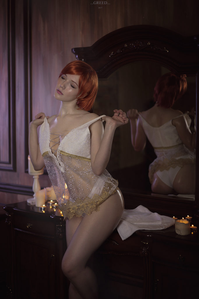 Wiedźmin 3 - Lady Lyumos jako Shani ściąga górną część bielizny