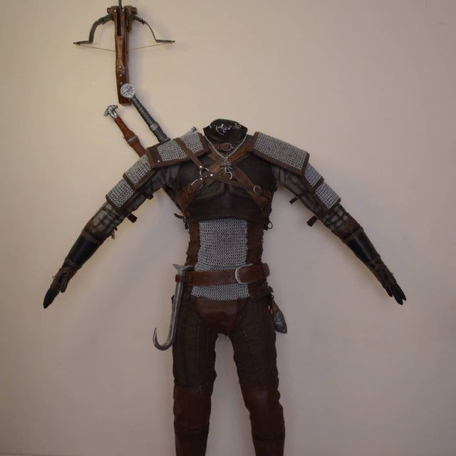 Wiedźmin 3 Dziki Gon - zbroja żmii - z daleka - PG