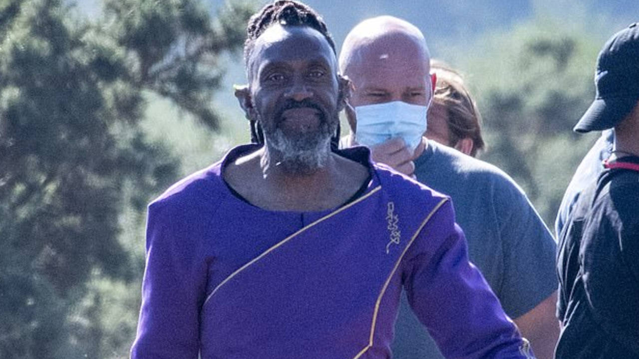 The Witcher Blood Origin - Lenny Henry w stroju Balora