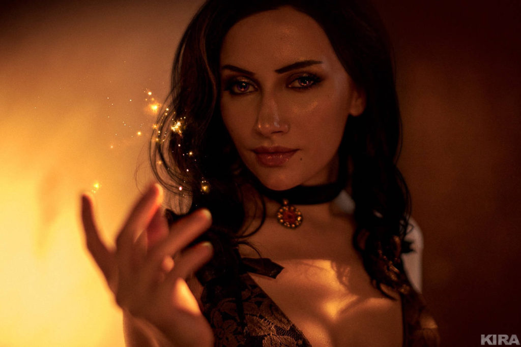Wiedźmin 3 - Yennefer czaruje palcami