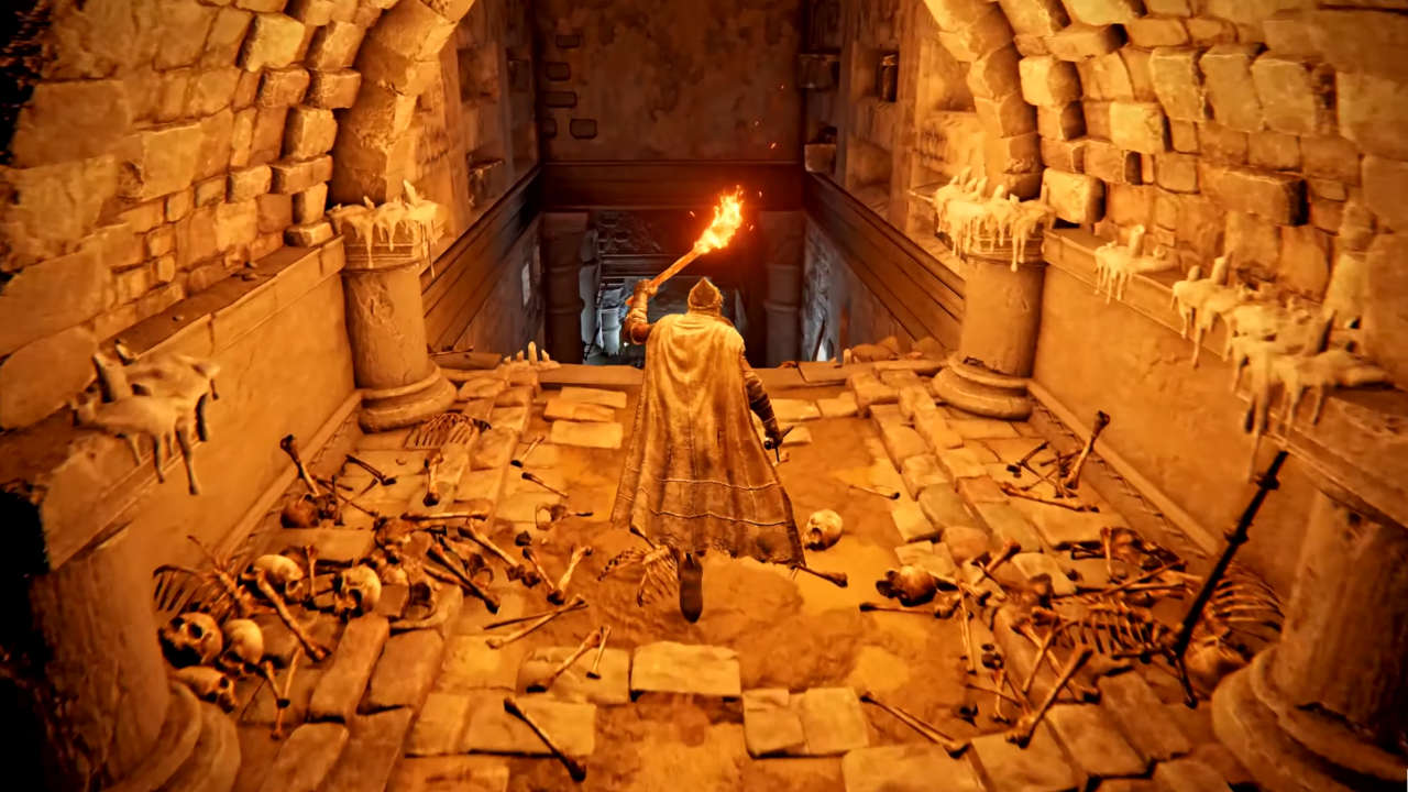 Elden Ring - gracz idzie przez katakumby