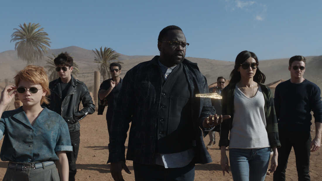 scena z filmu Eternals, w środku Phastos