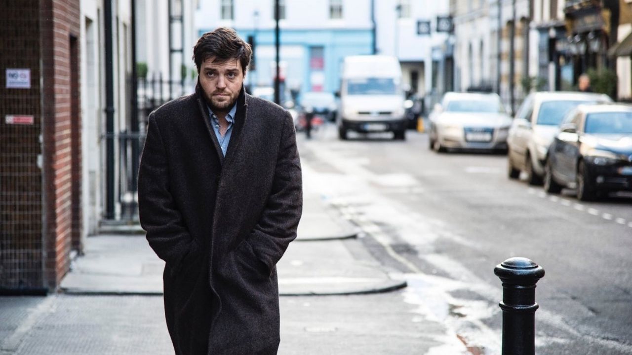 Tom Burke w serialu Cormoran Strike