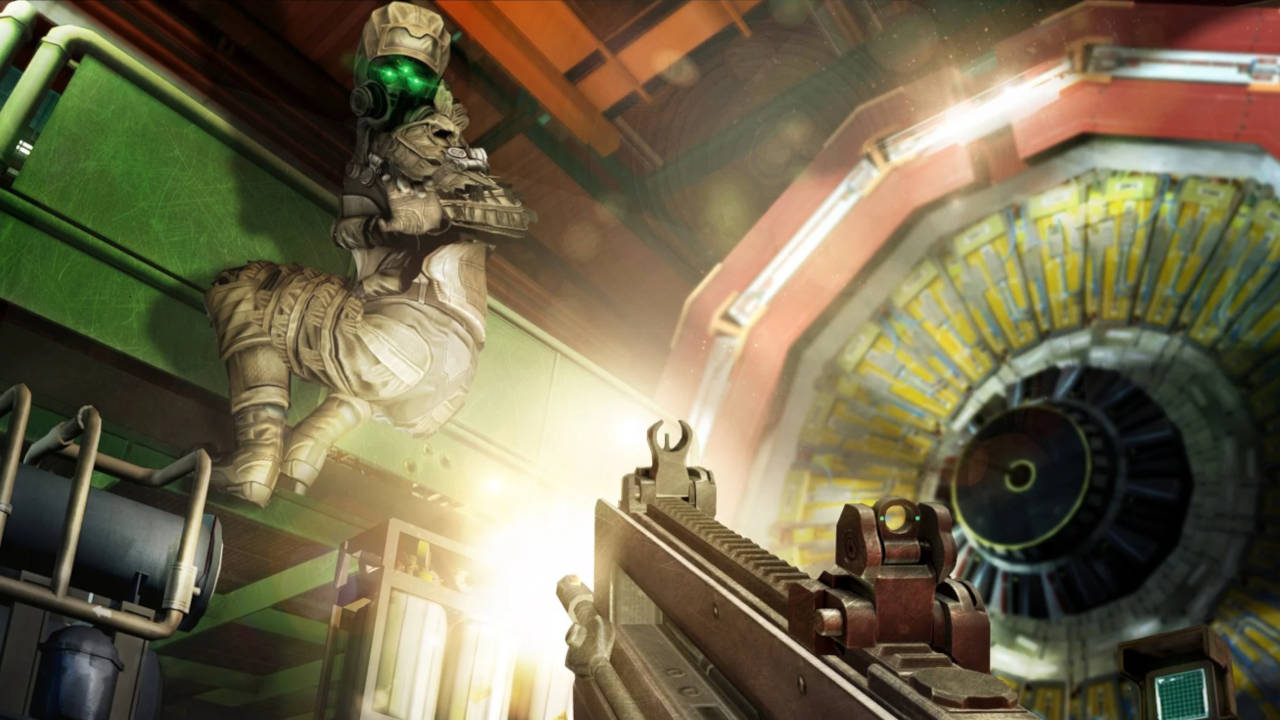 Tom Clancy's Splinter Cell Blacklist - walka z przeciwnikiem, który trzyma się ściany jedną ręką niczym Spider-Man