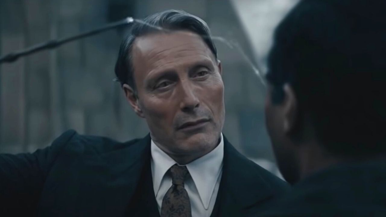 Mads Mikkelsen jako Grindelwald w filmie Fantastyczne zwierzęta: Tajemnice Dumbledore'a