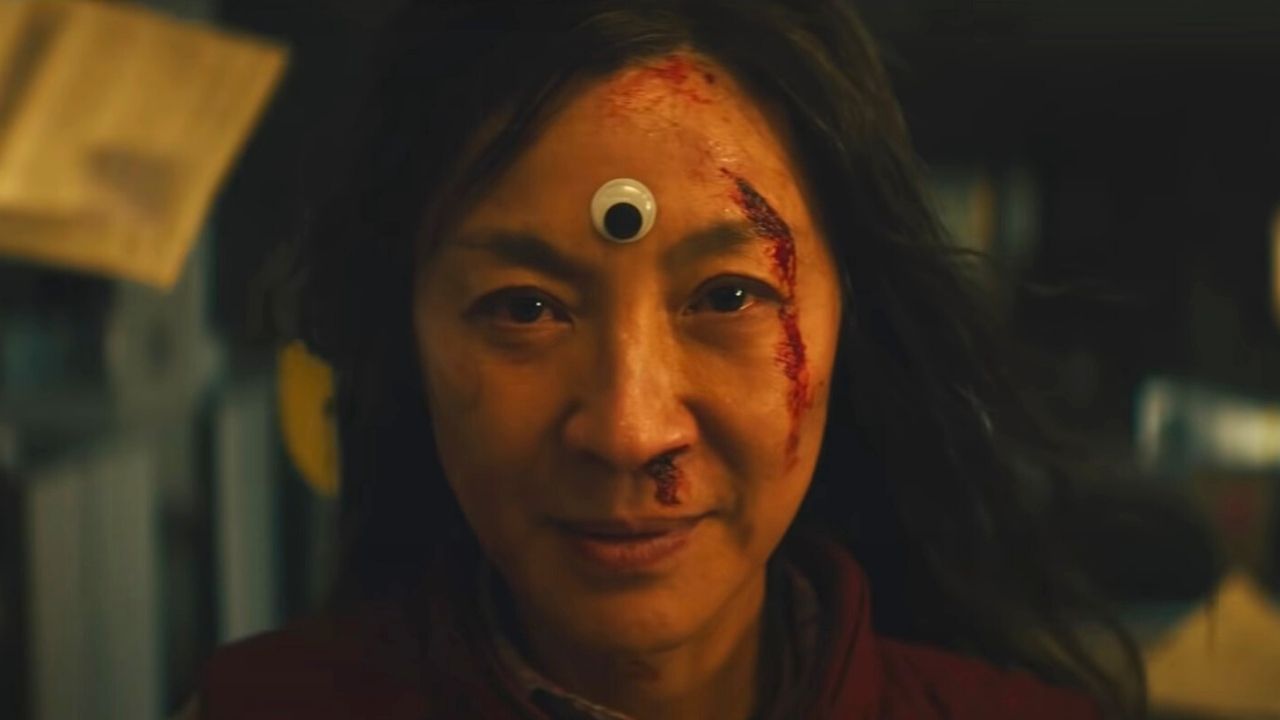 Michelle Yeoh w filmie Everything Everywhere All At Once