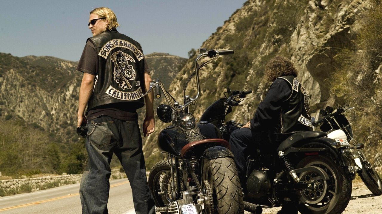 Jax i Bobby na motorach w serialu Synowie Anarchii, który z końcem grudnia zniknie z Netflix