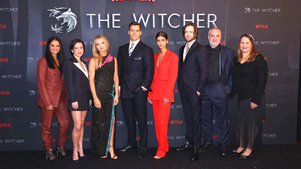 ekipa serialu na zdjęciu z premiery 2. sezonu Wiedźmina