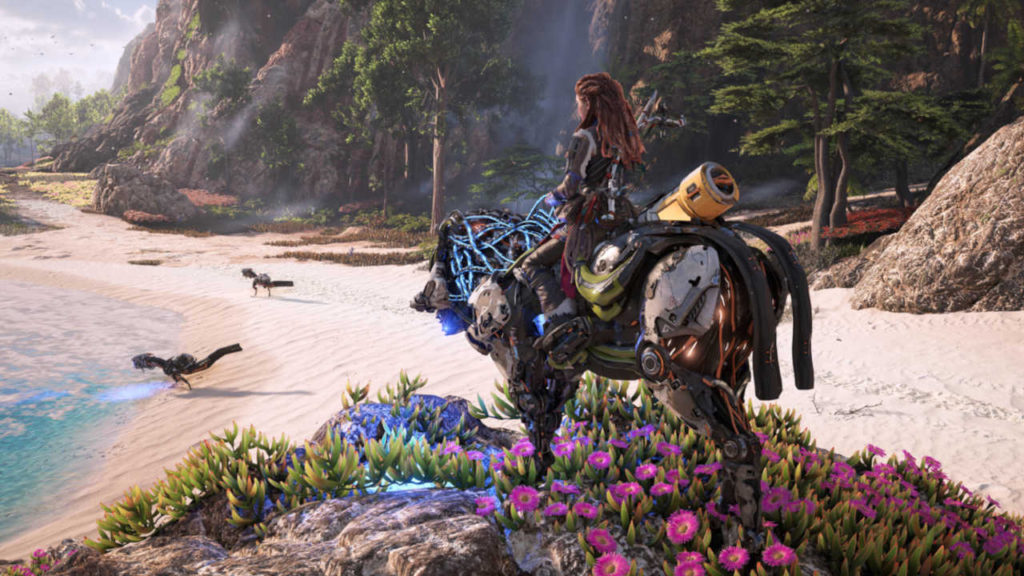 Horizon Forbidden West - Aloy na plaży podziwia widoki ze swojego wierzchowca