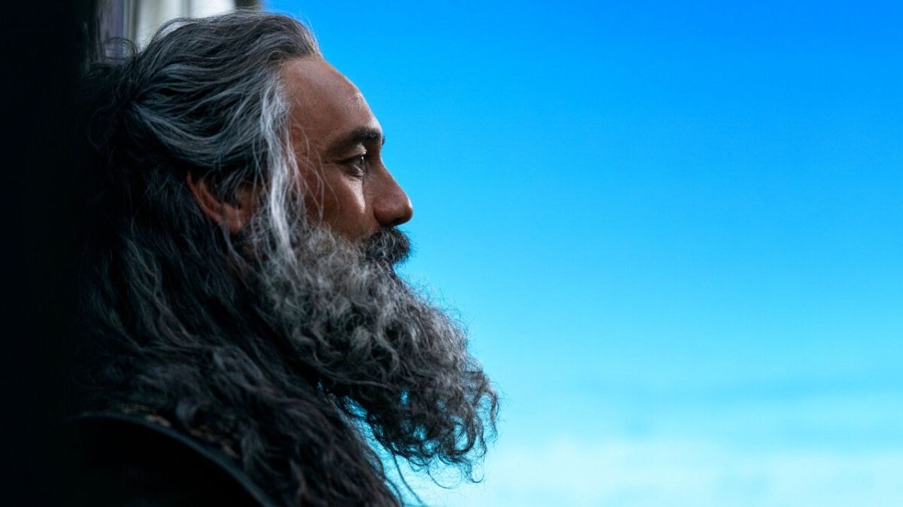 Taika Waititi jako Czarnobrody w serialu Our Flag Means Death