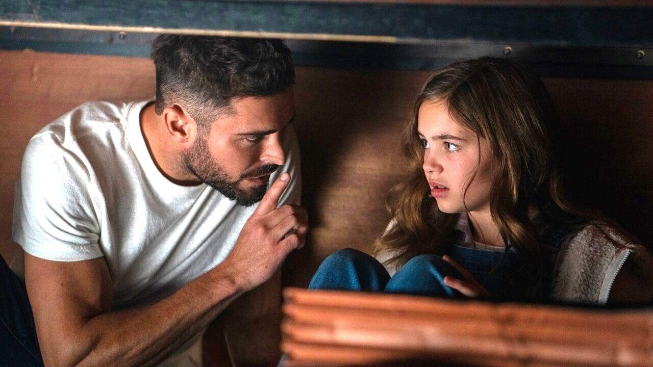 Zac Efron i Ryan Kiera Armmstrong w filmie Podpalaczka