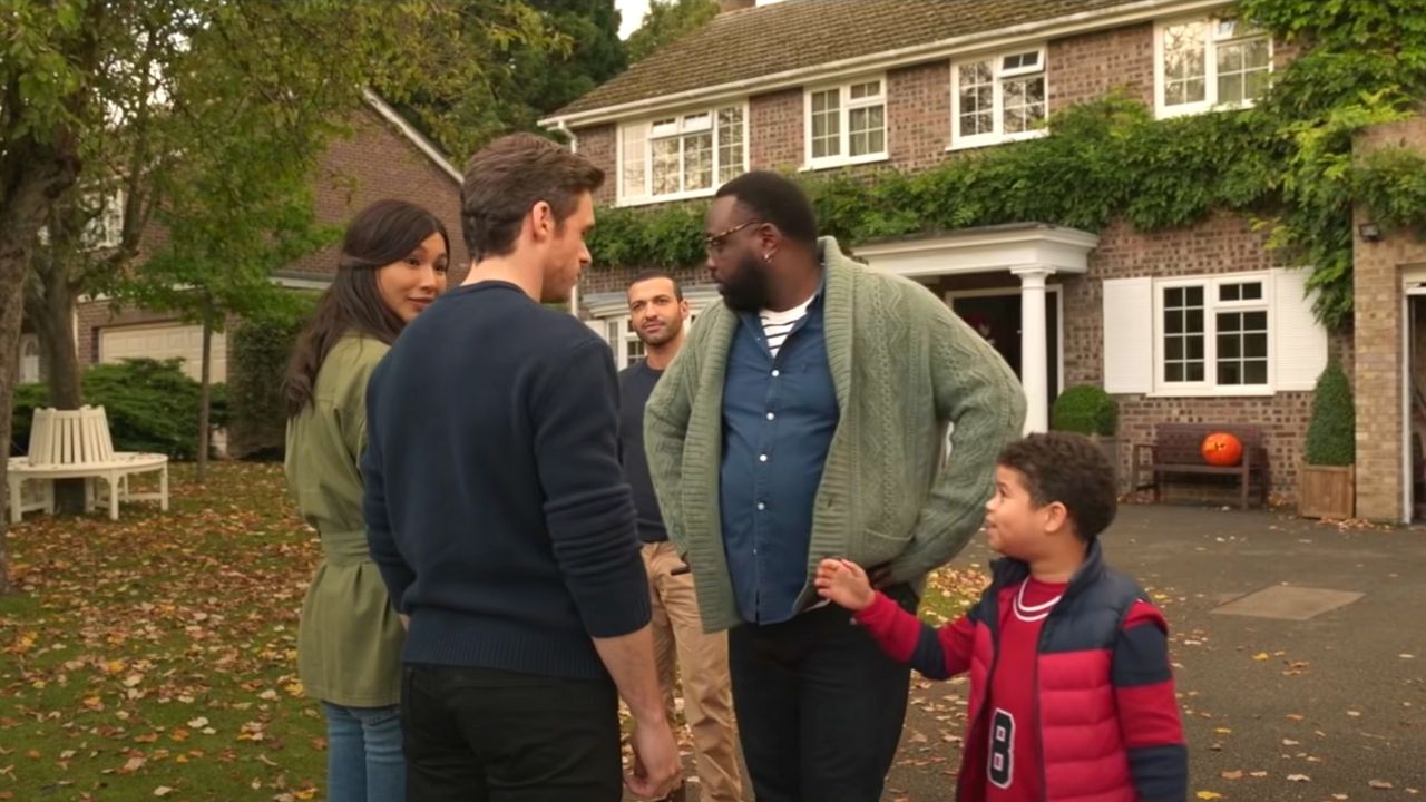 scena przed domem Phastosa w Eternals