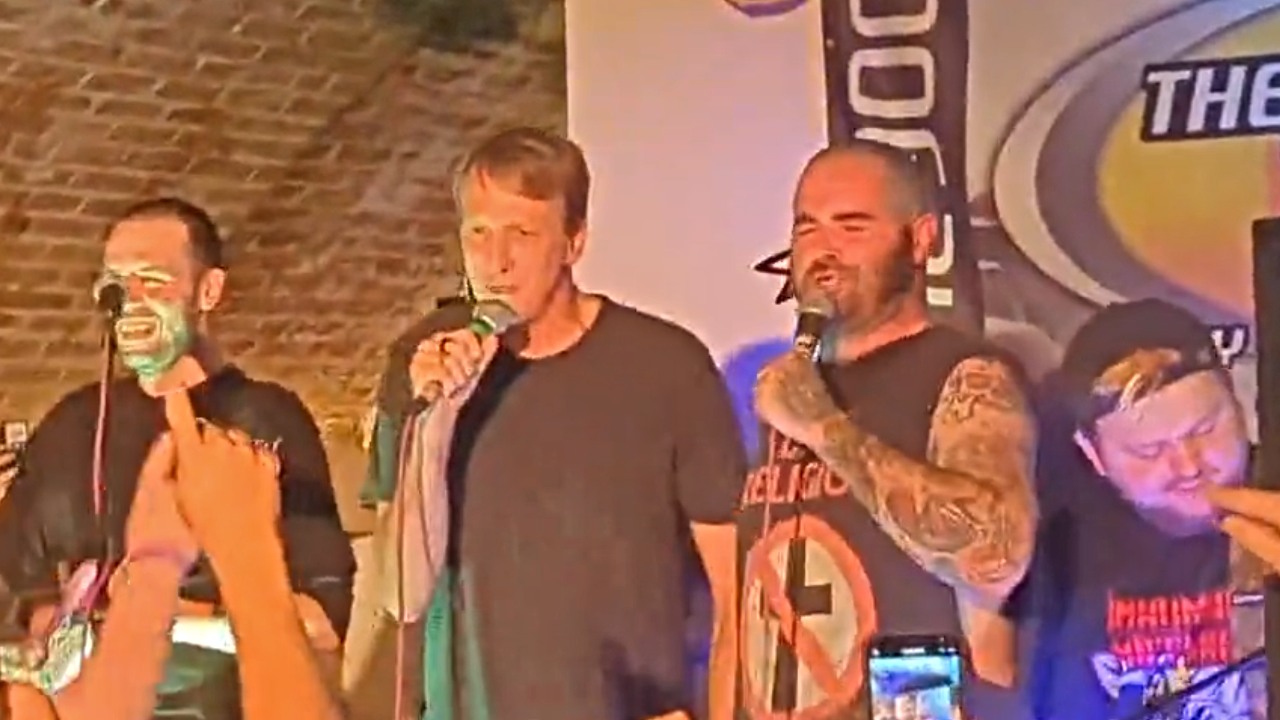 Tony Hawk wbił na imprezę i zaśpiewał piosenki z cyklu Pro Skater