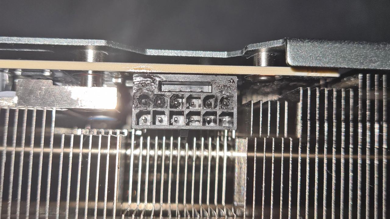 RTX 4090 - gracz twierdzi, że spłonęło mu złącze zasilania karty