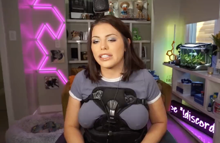 Adriana Chechik powraca na Twitch w kiepskiej formie i kontrowersyjnym stroju