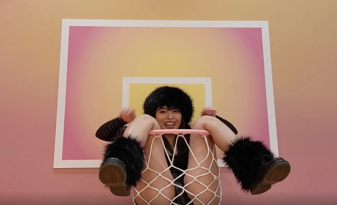 Streamerka utknęła w koszu. Co się dzieje z tym Twitchem?