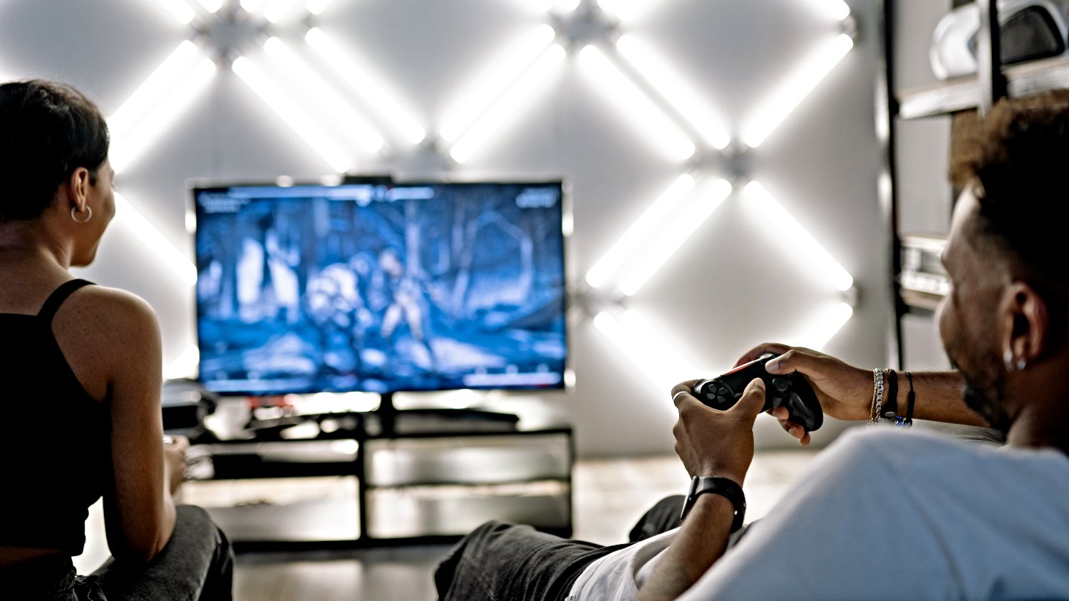 Najlepsze telewizory dla graczy [RANKING SIERPIEŃ 2023]