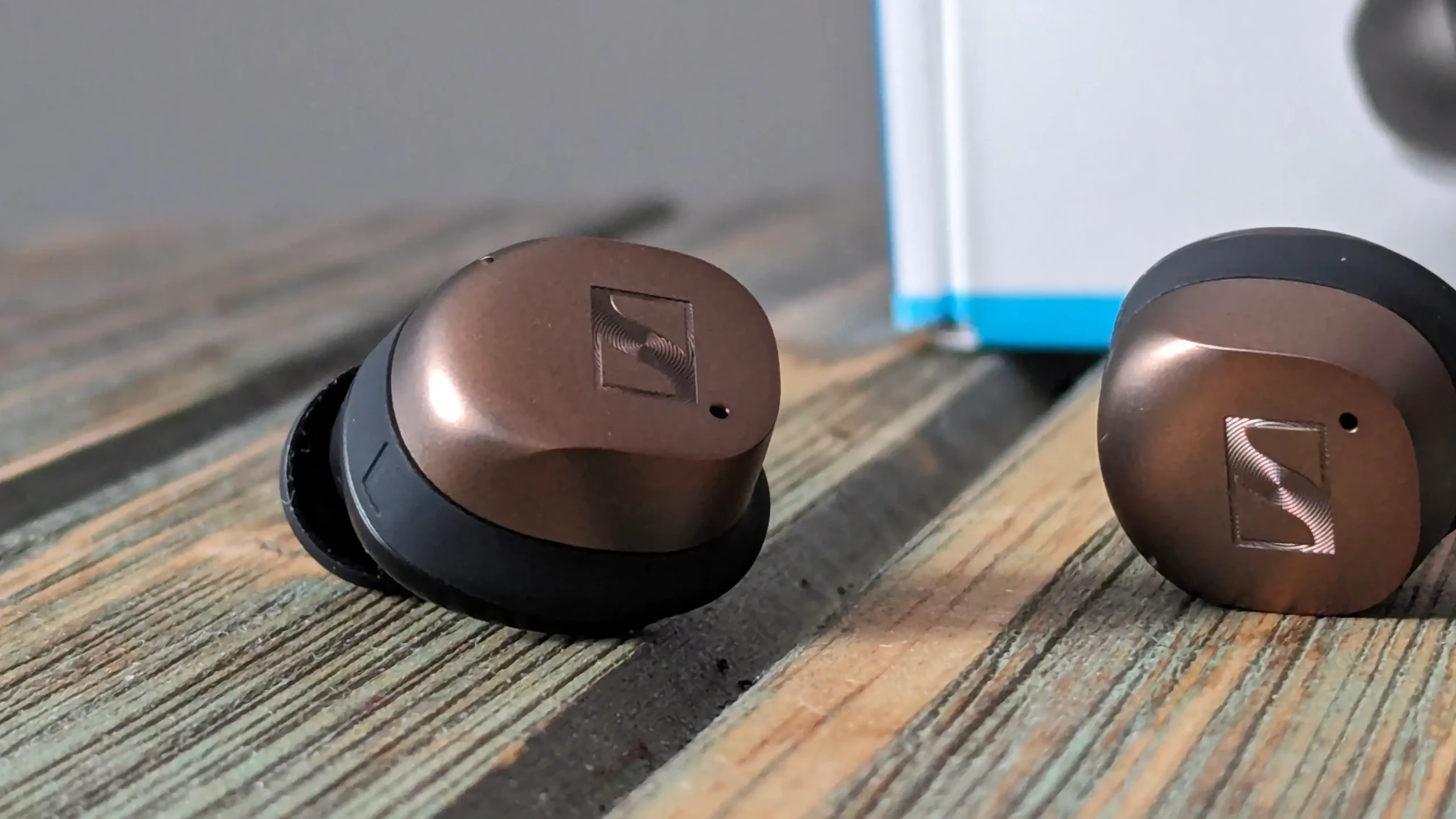 Momentum True Wireless 4