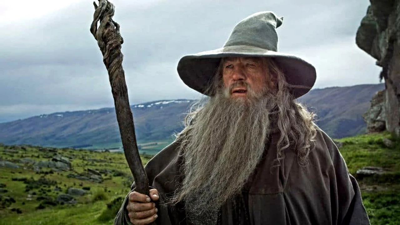 Władca Pierścieni: Ian McKellen komentuje szanse na powrót Gandalfa | Newsy - PlanetaGracza