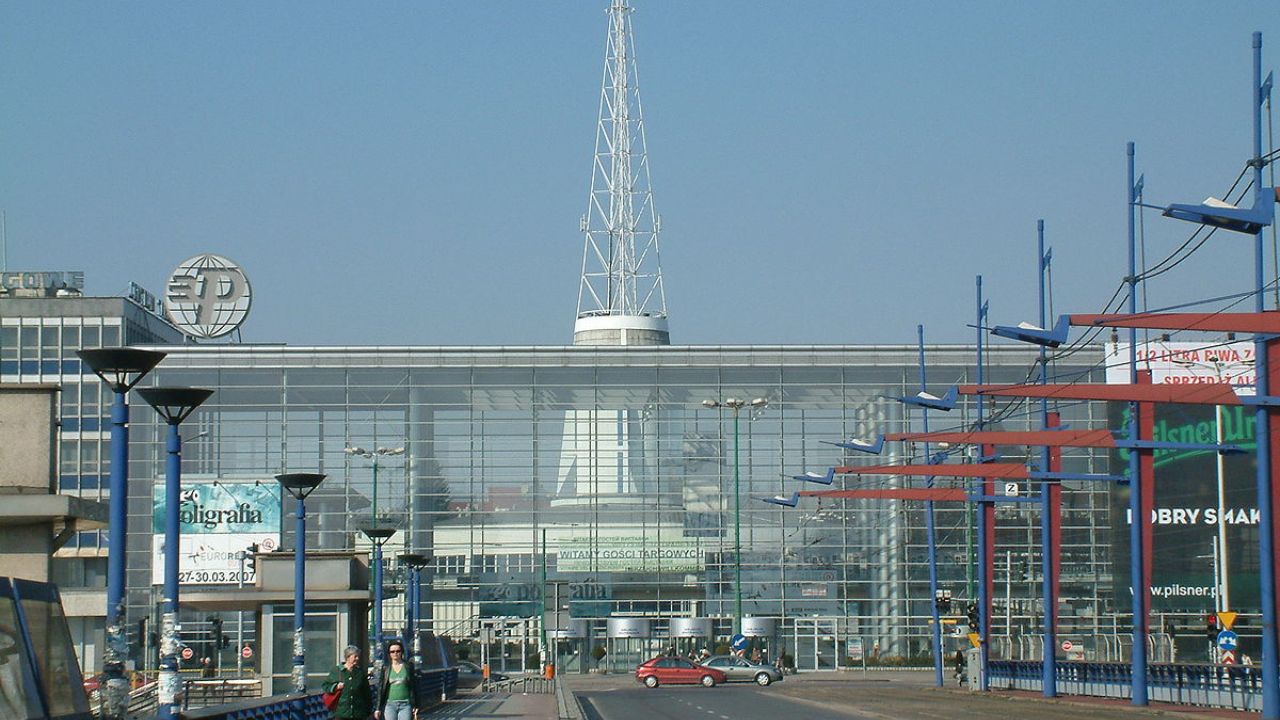 Pyrkon wystartował. Gigantyczne kolejki na ulicach w Poznaniu