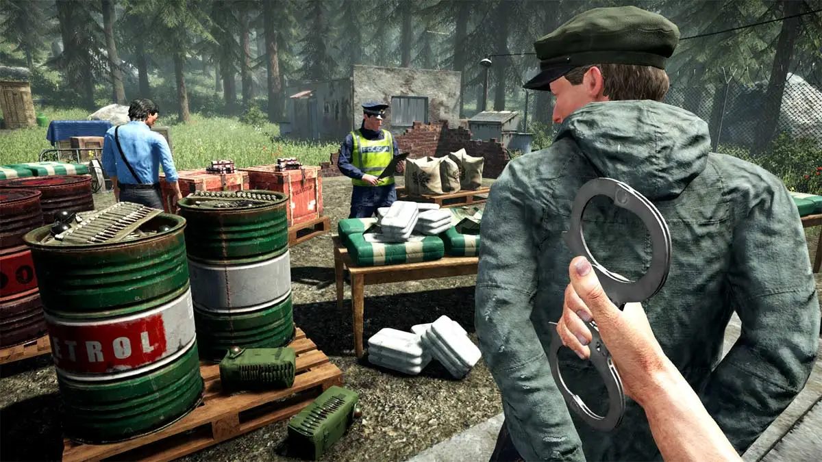 Screen z polskiej gry Contraband Police. Przedstawia policjanta aresztującego przestępcę. Gra otrzymała demo na PS5.
