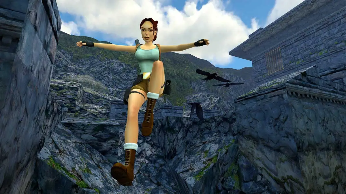 Screen z gry Zestaw Tomb Raider I-III Remastered. Na obrazku skacząca Lara Croft. W tle starożytne zabudowania.